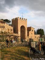 Главные ворота крепости Асиззи